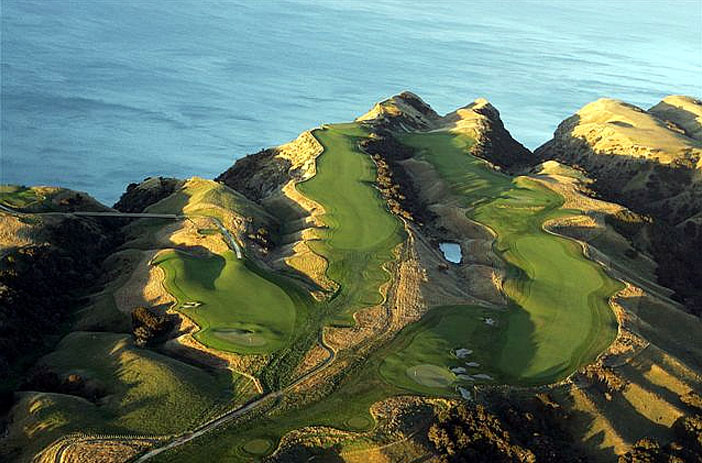 <strong>CAPE KIDNAPPERS<span><b>view larger</b></span></strong><i>→</i>